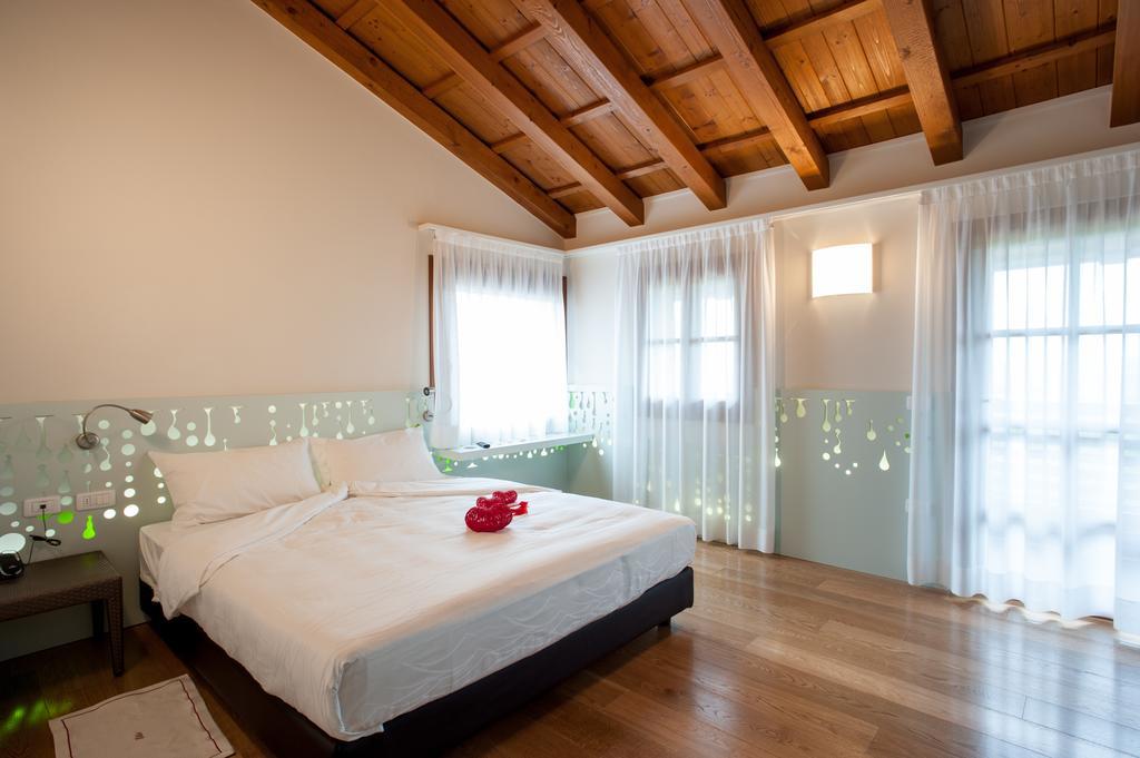 Elliot Osteria E Dormire In Collina Manzano Ruang foto