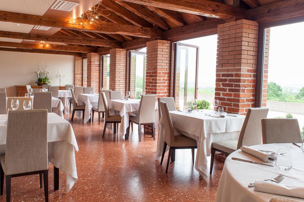 Elliot Osteria E Dormire In Collina Manzano Bagian luar foto