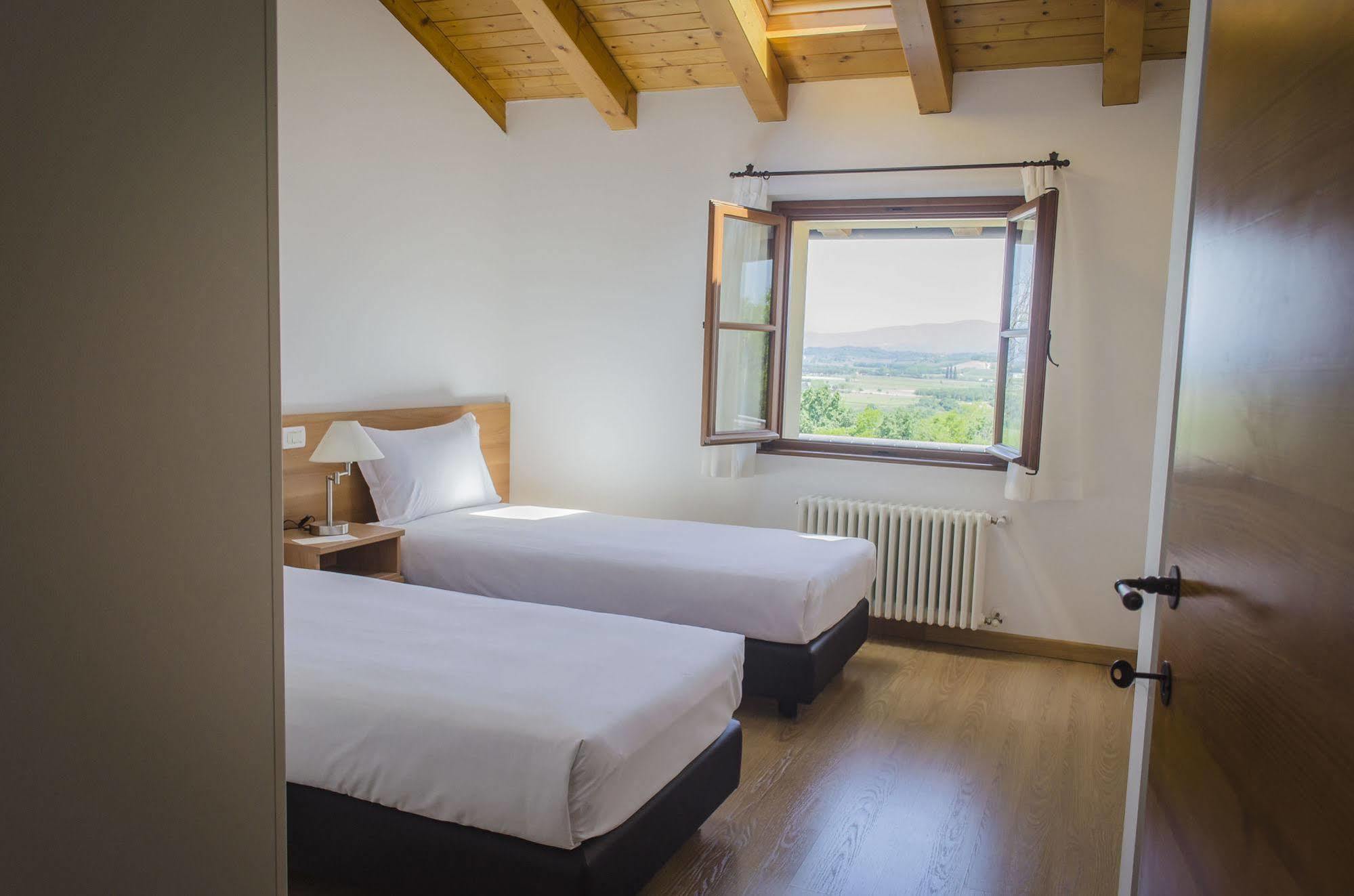 Elliot Osteria E Dormire In Collina Manzano Bagian luar foto
